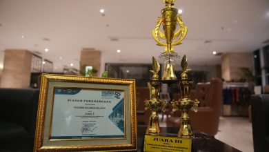 Piagam Dan Piala Juara Iii Paduan Suara Di Tinggat Nasional
