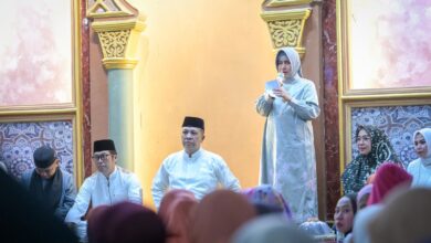 Ikuti Tradisi Sapu Sapu Ulu, Indira Yusuf Ismail