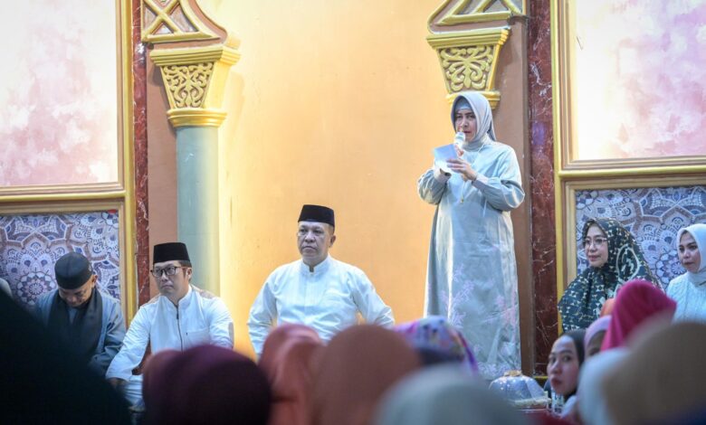 Ikuti Tradisi Sapu Sapu Ulu, Indira Yusuf Ismail