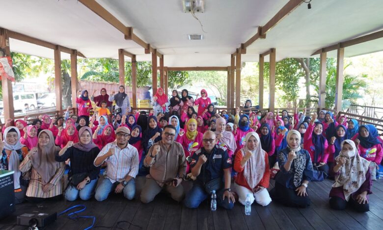 lt Kadis DPPKB Kota Makassar ,Syahruddin melakukan kunjungan sekaligus evaluasi kinerja para kader PPKBD dan sub PPKBD di 2 Kecamatan