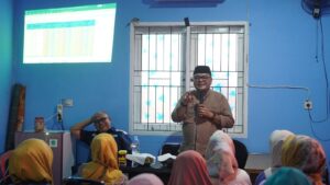 lt Kadis DPPKB Kota Makassar ,Syahruddin melakukan kunjungan sekaligus evaluasi kinerja para kader PPKBD dan sub PPKBD di 2 Kecamatan