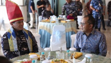 Kunker di Makassar, Danny Pomanto dan Indira Yusuf Ismail Jemput KSAL Laksamana TNI Muhammad Ali di Bandara Lanud Sultan
