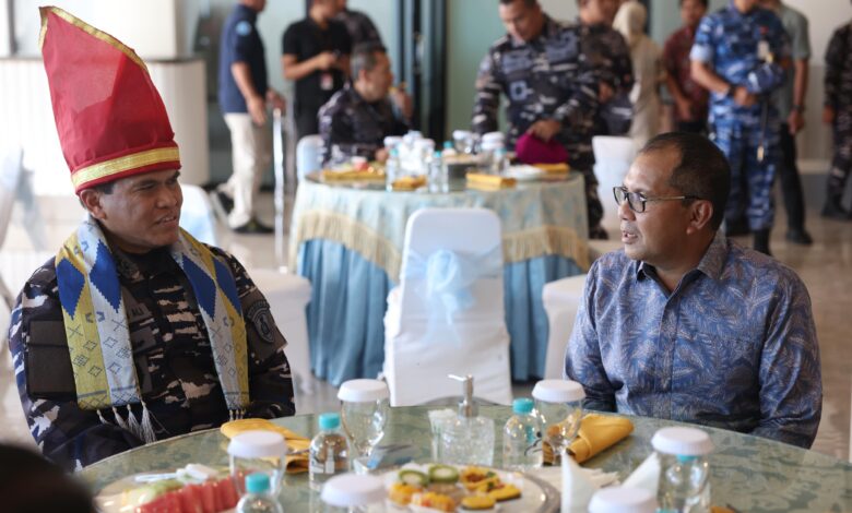 Kunker di Makassar, Danny Pomanto dan Indira Yusuf Ismail Jemput KSAL Laksamana TNI Muhammad Ali di Bandara Lanud Sultan