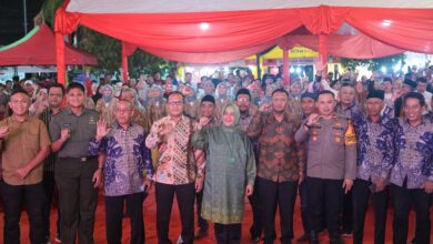 Ketua TP PKK Kota Makassar Dampingi Wali Kota Makassar Hadiri Pesta Rakyat di Tiga Kecamatan