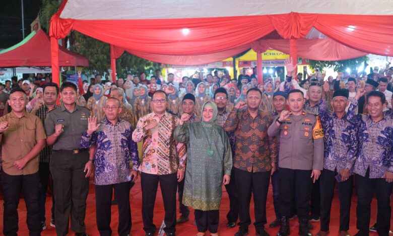 Ketua TP PKK Kota Makassar Dampingi Wali Kota Makassar Hadiri Pesta Rakyat di Tiga Kecamatan