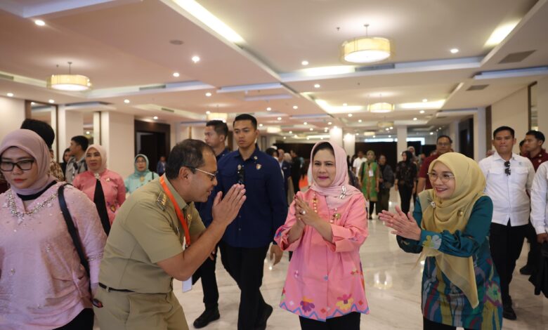 Danny Pomanto Sambut dan Dampingi Kedatangan Iriana Jokowi Dalam Kunjungan Kerja di Makassar