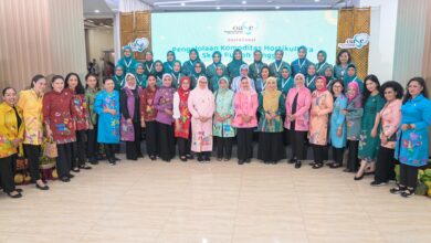 Indira Yusuf Ismail Dampingi Iriana Jokowi Dalam Bimtek Hortikultura dan Tinjau Produk Kerajinan di Makassar