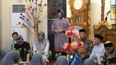 Indira Yusuf Ismail Khidmat Ikuti Tausiah Maulid Nabi di Masjid Manaratul Musyafir Mariso