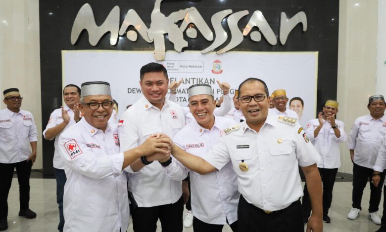 Danny Pomanto Kukuhkan Tim Pengembangan Program dan Tim SIBAT PMI Kota Makassar 2024-2029
