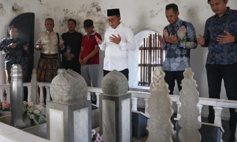 Danny Pomanto Sempatkan Diri Ziarah ke Makam Datu Suppa dan Mantan Wakil Wali Kota Parepare Faisal Sapada