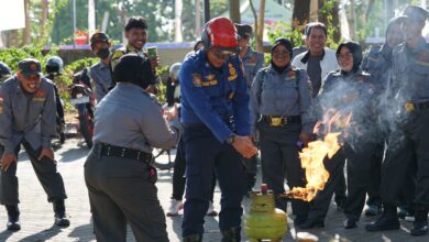 Satpol PP dan Damkar Kota Makassar Gelar Silaturahmi dan Edukasi Pemadaman Api Awal pada Tabung Gas