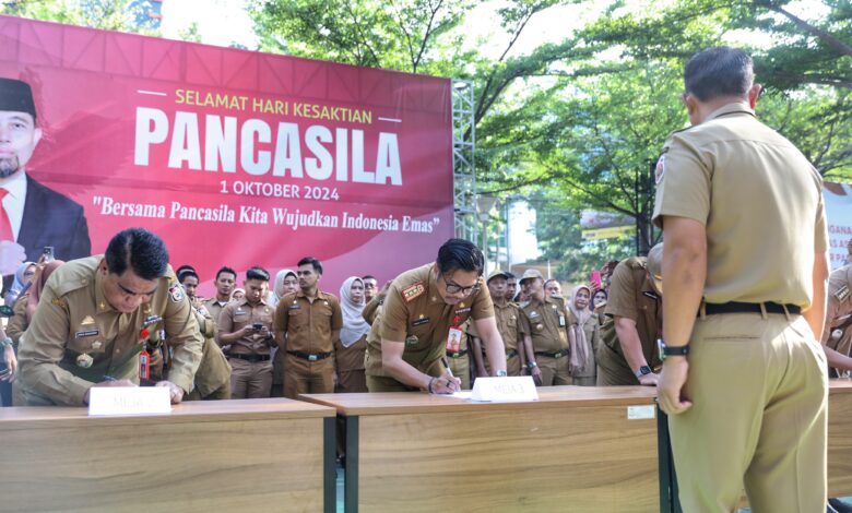 Pjs Wali Kota Makassar Arwin Saksikan Penandatanganan Pakta Integritas Netralitas ASN