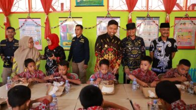 Pjs Wali Kota Arwin Azis Apresiasi Program Hasanuddin Peduli Anak Sekolah di Makassar