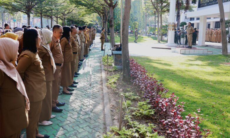 Pjs Wali Kota Makassar Arwin Azis Mengapresiasi OPD Pemkot-Masyarakat Kompak Bersih Lingkungan dan Berolahraga