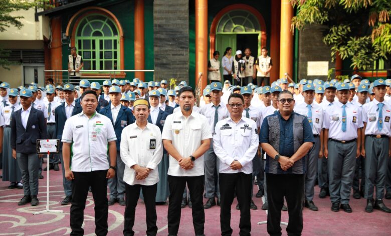 Pjs Wali Kota Arwin Azis Buka Lomba Tata Upacara dan Baris-berbaris Antar Siswa-siswi SMA se-Makassar