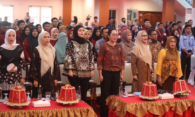 Andi Tenri Anna Dikukuhkan sebagai Bunda Forum Anak Daerah Makassar 2024-2025