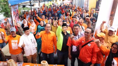 Jalan Kaki Sepanjang 2 Km, Warga Antusias Sambut Danny Pomanto