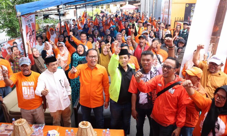 Jalan Kaki Sepanjang 2 Km, Warga Antusias Sambut Danny Pomanto