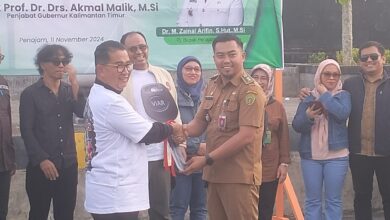 Pemprov Kaltim Serahkan Bantuan Penghijauan untuk PPU: Ribuan Bibit Pohon dan Sepeda Motor 3 Roda Disalurkan