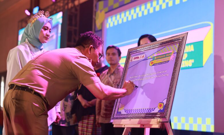 Pj Sekda Makassar Buka Peringatan Hari Ibu ke-96, Teken Komitmen Pencegahan Kekerasan Anak di Ranah Daring