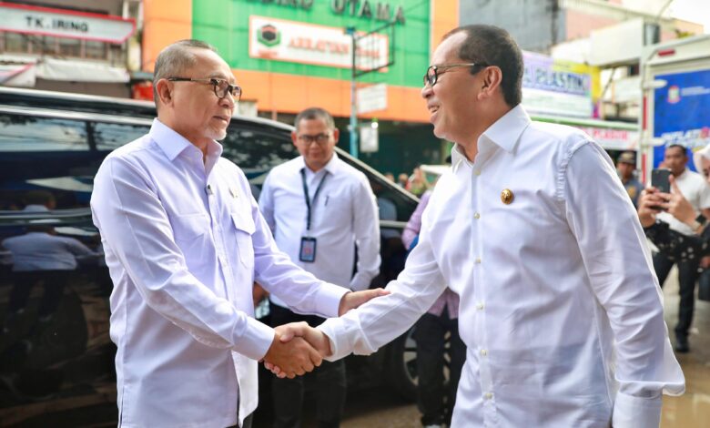 Didampingi Danny Pomanto Tinjau Harga Pangan, Zulkifli Hasan: Harga Lebih Rendah!