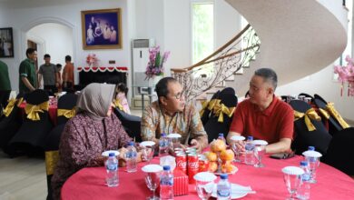 Mementum Imlek Rekatkan Hubungan Antar Umat Beragama, Danny Pomanto Silaturahmi ke Rumah Tokoh Tionghoa