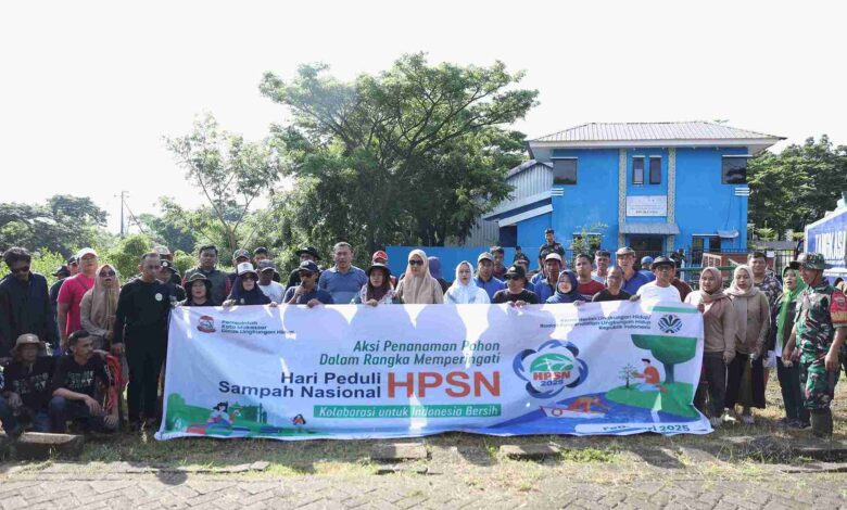 Hari Peduli Sampah Nasional, DLH Makassar Targetkan 200 Pohon Ketapang Kencana