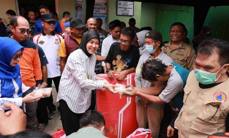 Peduli Korban Kebakaran, Wakil Wali Kota Makassar Salurkan Bantuan Bagi Warga Terdampak