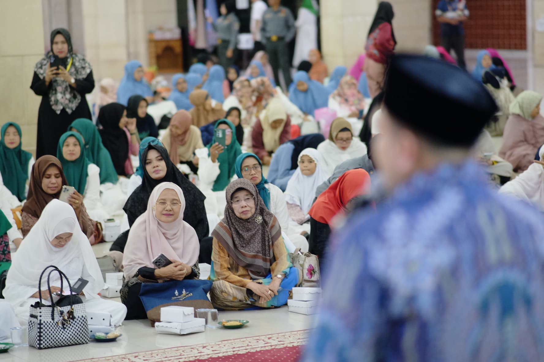 Buka Bersama Jamaah Masjid Raya, Munafri Komitmen Renovasi Masjid