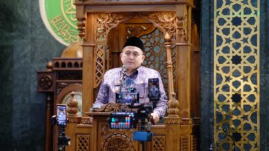 Wali Kota Makassar Tarawih Bersama Jemaah Masjid Raudhatul Muflihien
