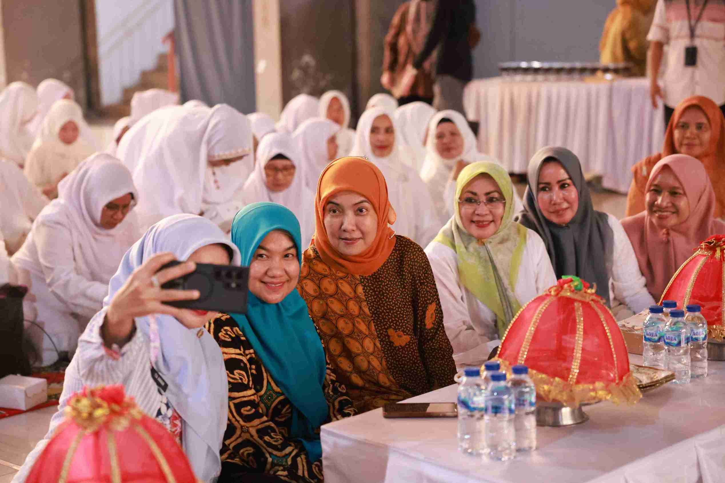 Buka Puasa Bersama di Masjid Jami Kerung-Kerung, Aliyah Mustika Ilham Teguhkan Nilai Kebersamaan