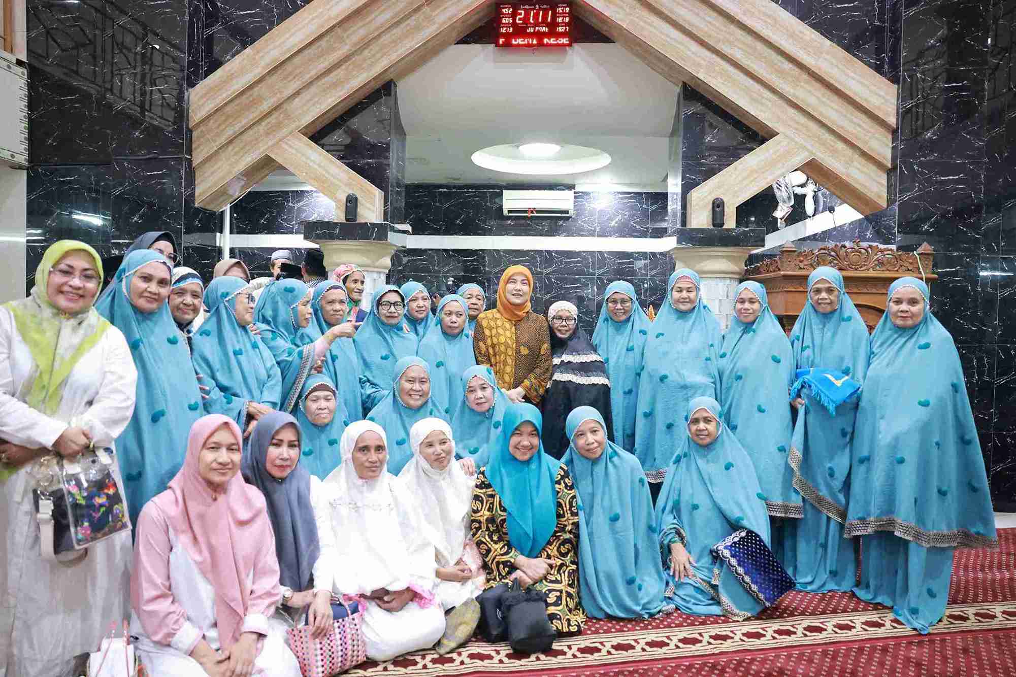 Safari Ramadan: Aliyah Mustika Ilham Pererat Silaturahmi dengan Masyarakat Lewat Salat Tarawih