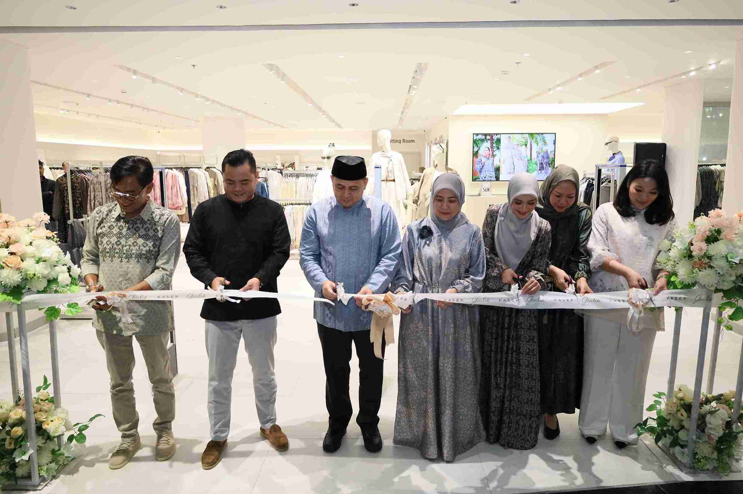 Wali Kota Makassar Resmikan Gerai Geulis Kasep, Dorong Investasi dan Pengembangan Merek Lokal