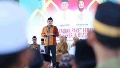 Jelang Lebaran, Pemkot Makassar Salurkan Ribuan Paket Sembako ke Pekerja Keagamaan