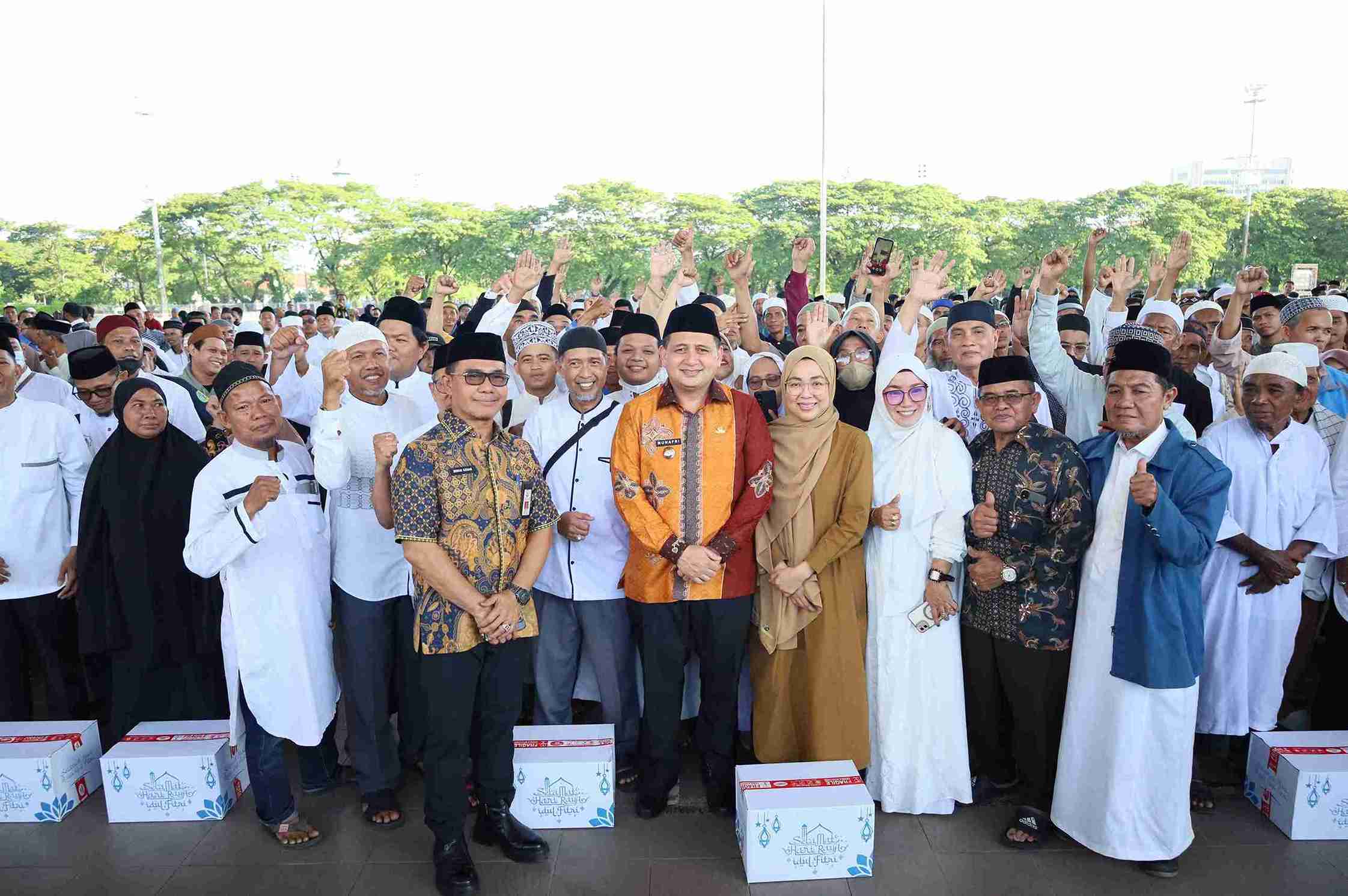 Jelang Lebaran, Pemkot Makassar Salurkan Ribuan Paket Sembako ke Pekerja Keagamaan