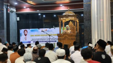 Salat Tarawih Bersama di Masjid Al-Muamalah, Aliyah Mustika Ilham Ajak Warga Makassar Pererat Silaturahmi