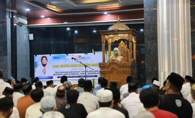 Salat Tarawih Bersama di Masjid Al-Muamalah, Aliyah Mustika Ilham Ajak Warga Makassar Pererat Silaturahmi