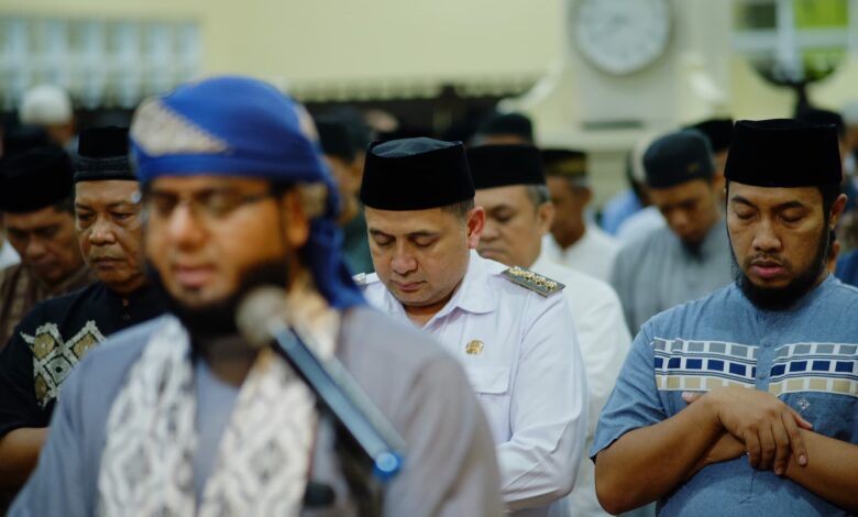 Munafri Arifuddin Tarawih Bersama Warga Manggala, Ajak Perkuat Ukhuwah Islamiyah