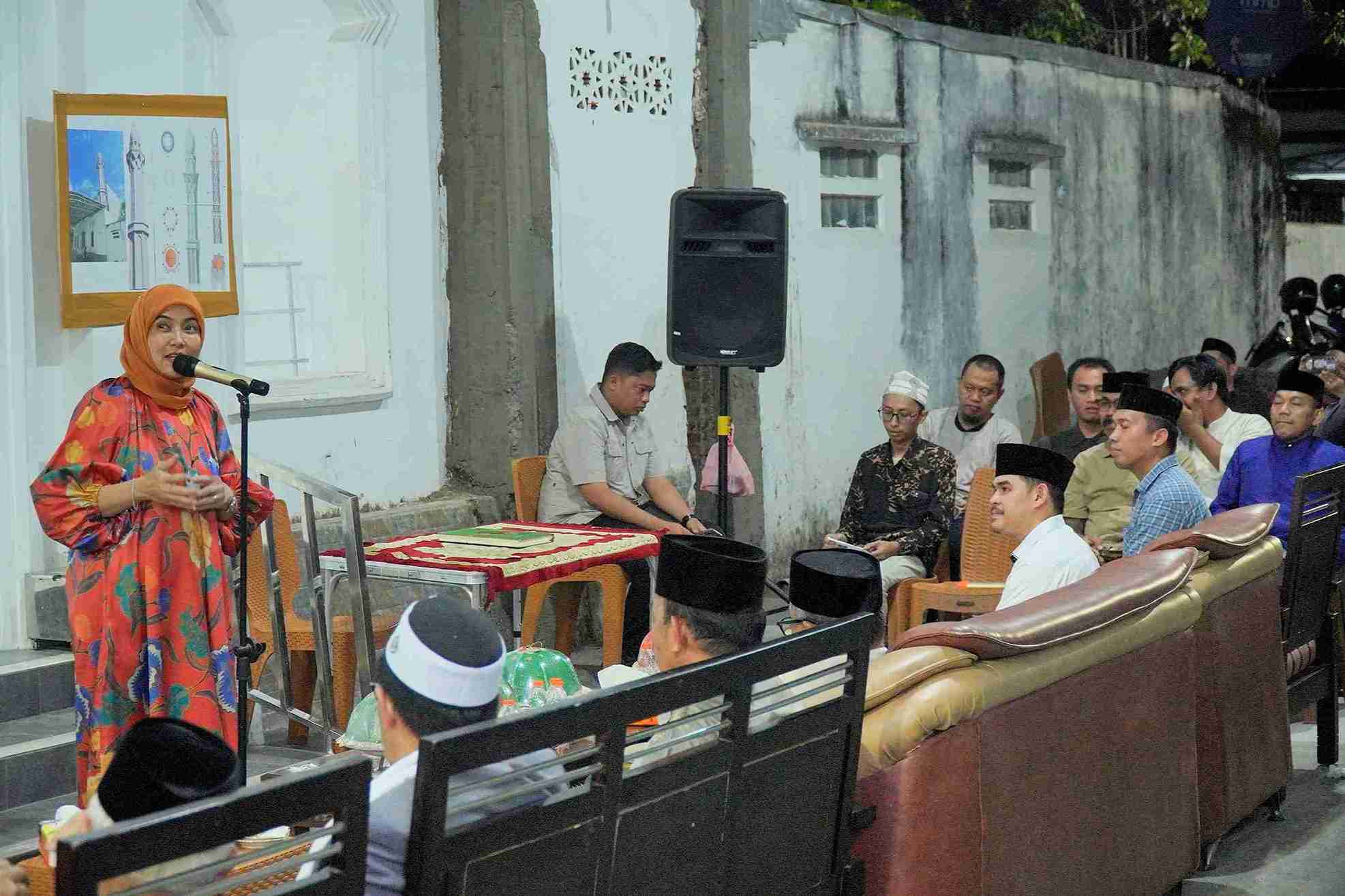 Hangat dan Penuh Kebersamaan: Aliyah Mustika Ilham Bersilaturahmi dengan Warga Mustika Mulia