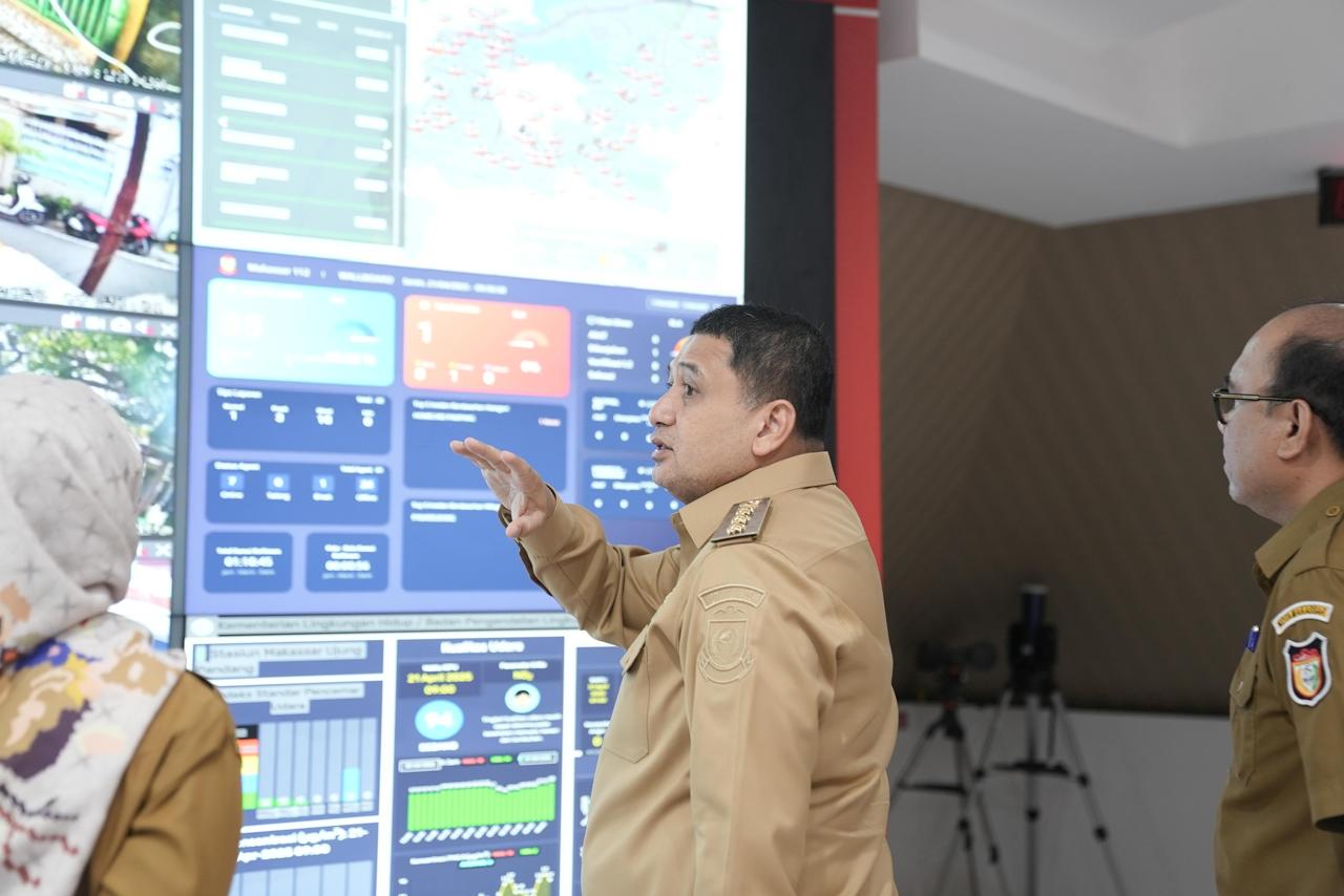 Wali Kota Munafri Tinjau War Room, Tingkatkan Keamanan Lorong Lewat Pantauan CCTV