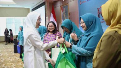 TP PKK, Dekranasda, dan Pokja Bunda PAUD Kota Makassar Ikuti Edukasi Literasi Digital, Melinda Aksa: Perempuan Wajib Melek Digital untuk Kemandirian Finansial