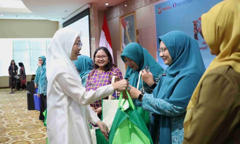 TP PKK, Dekranasda, dan Pokja Bunda PAUD Kota Makassar Ikuti Edukasi Literasi Digital, Melinda Aksa: Perempuan Wajib Melek Digital untuk Kemandirian Finansial