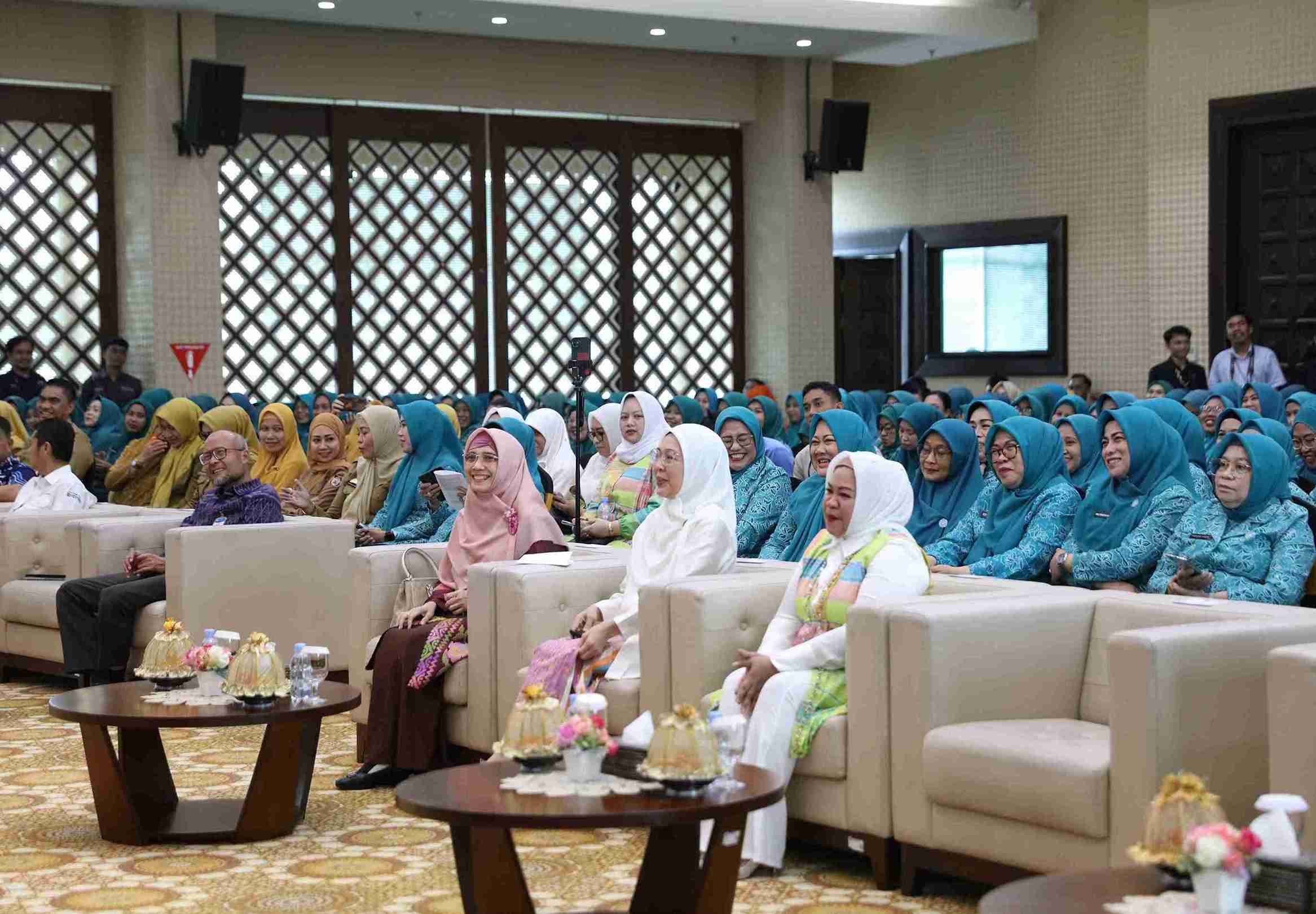 TP PKK, Dekranasda, dan Pokja Bunda PAUD Kota Makassar Ikuti Edukasi Literasi Digital, Melinda Aksa: Perempuan Wajib Melek Digital untuk Kemandirian Finansial