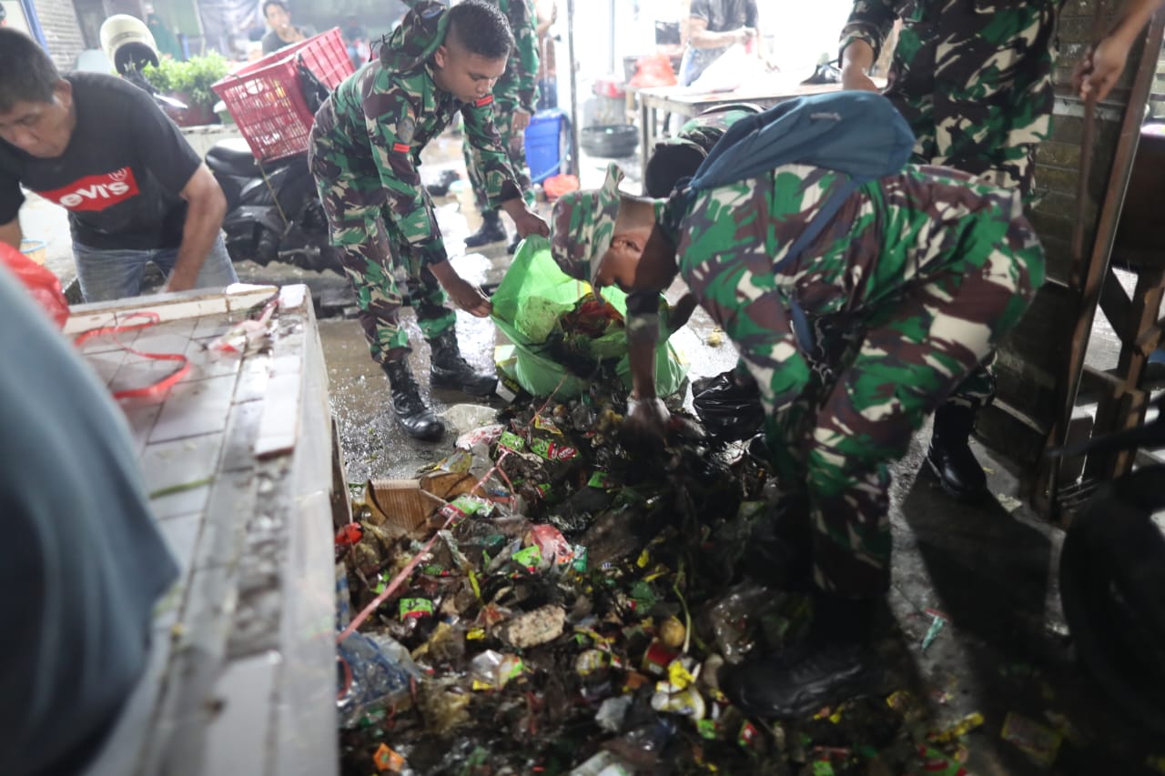 Warga Apresiasi Karya Bakti Kodim 1408/ Makassar, Pasar Terong Kini Lebih Bersih dan Tertata