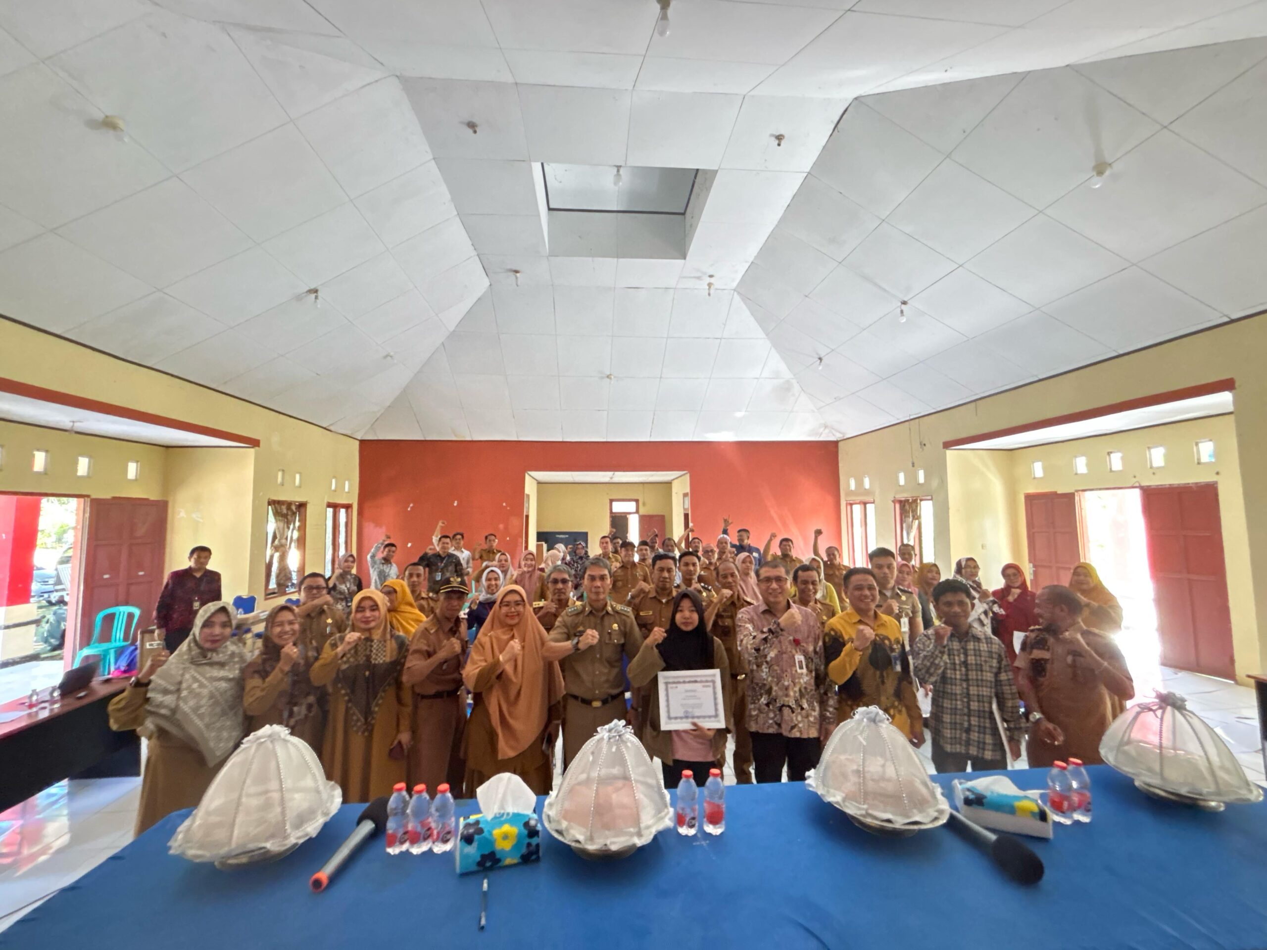 SOLUSIMEDIA.ID, MAKASSAR - Perusahaan pengelola haji khusus dan umroh, Tazkiyah Group melebur bersama dalam ajang silaturahmi yang di kemas dalam Halal Bihalal