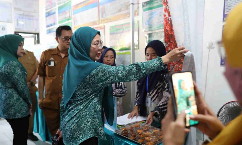 Ketua TP PKK Makassar, Tinjau Aktivitas Posyandu Era Baru Nusa Indah II