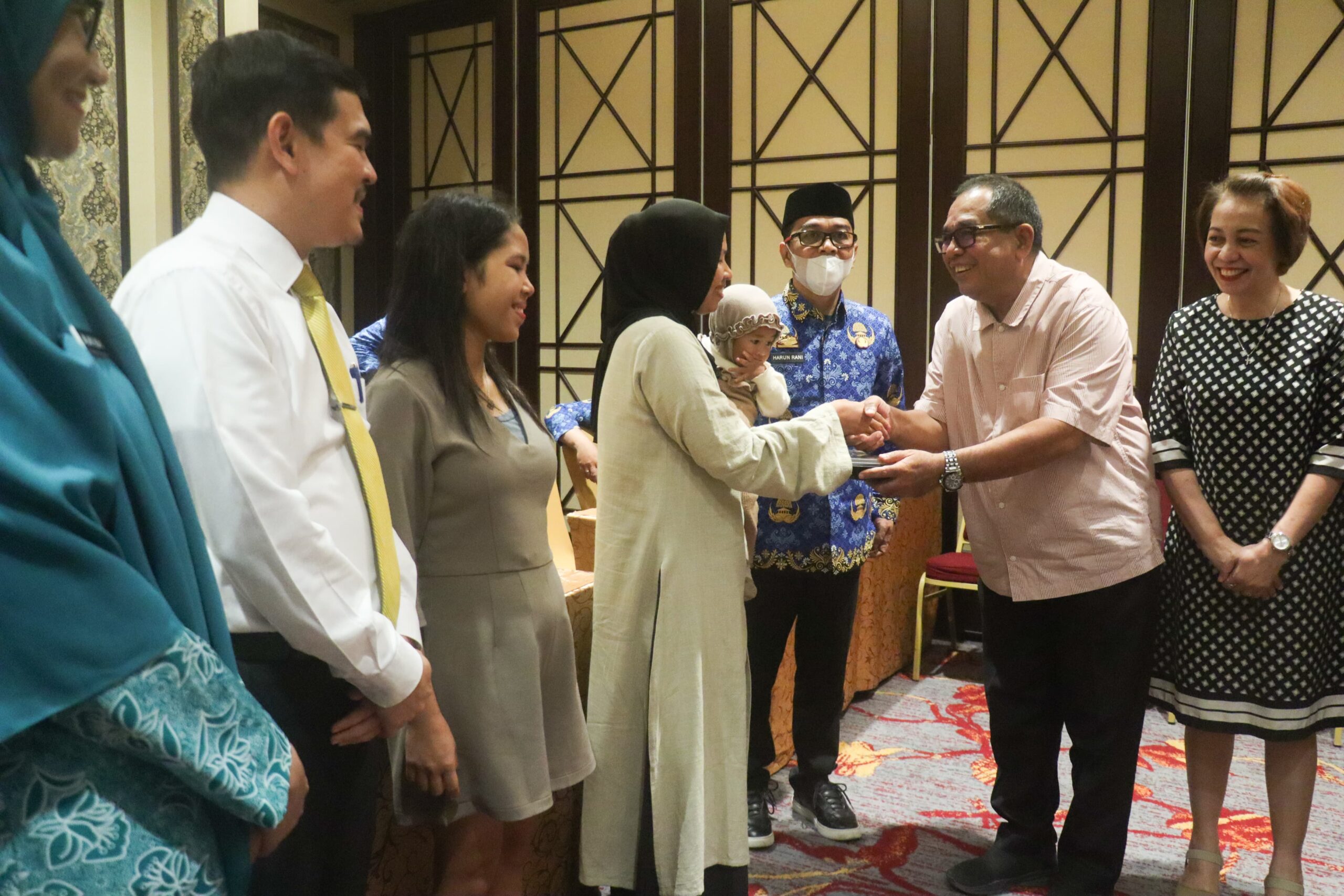 TJSLP Fasilitasi Bantuan CSR Hotel MYKO Kepada Anak Stunting dan Ibu Hamil di Wilayah Kecamatan Panakkukang