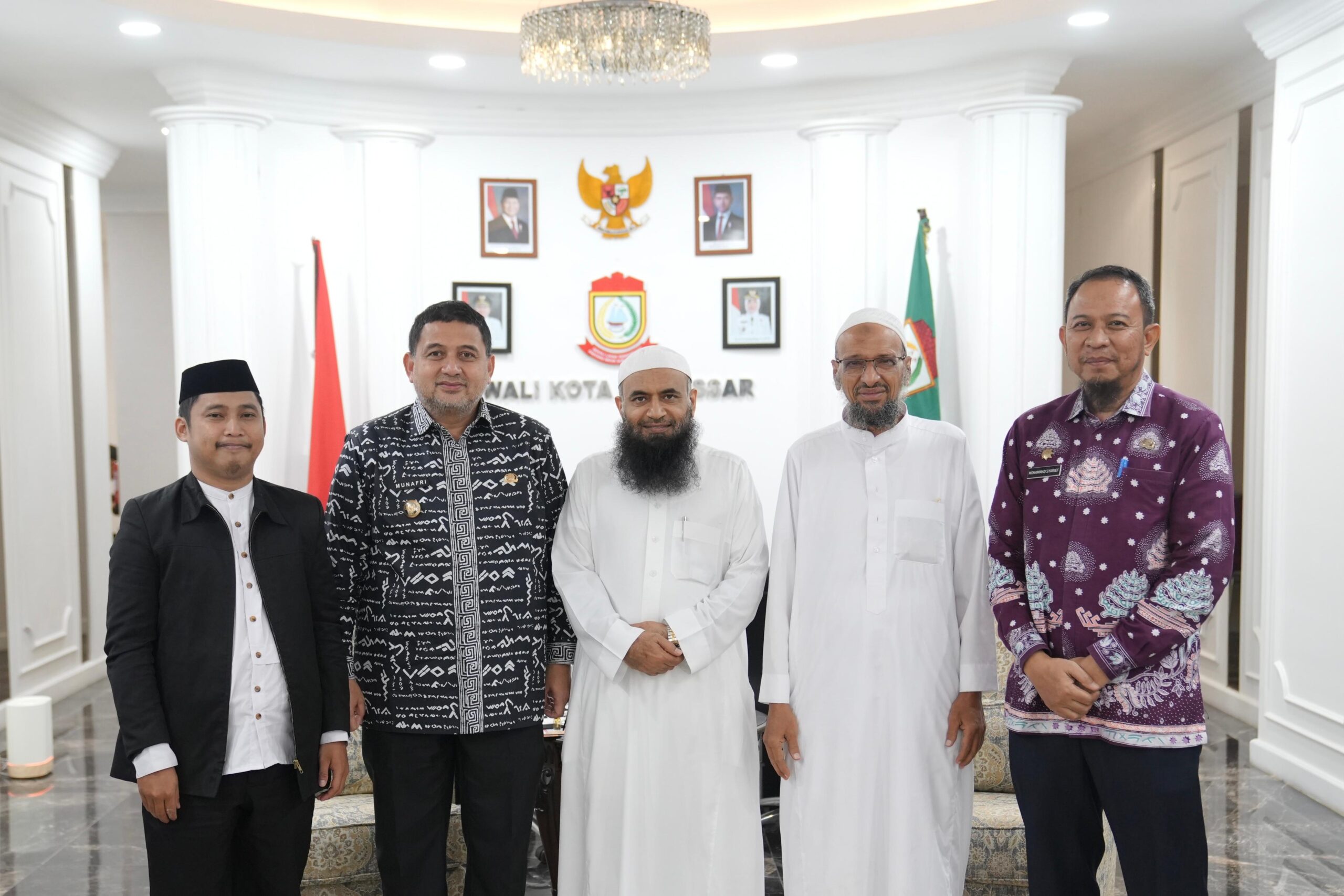Pimpin Salat Iduladha, Imam Besar Masjid dari Makkah Merasa Terhormat