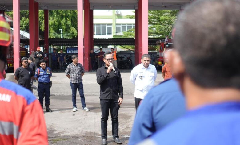 Munafri Bersama Wamendagri Bima Arya Naik Pete-Pete Sidak Damkarmat, dan Naik Becak Pantau Layanan Publik