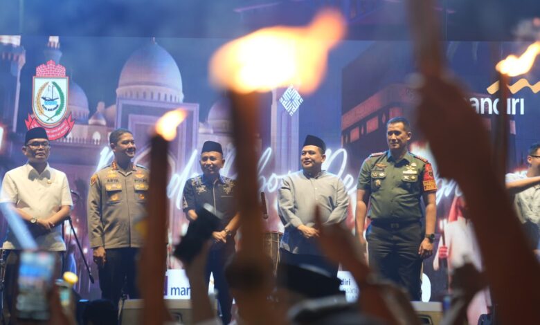 Munafri Arifuddin Nyalakan Obor Pertama dalam Festival Muharram 1447 H